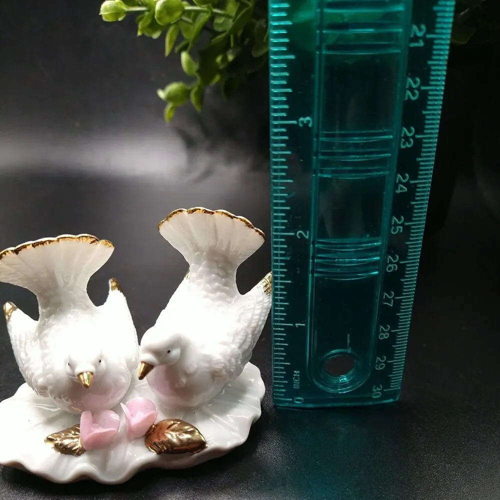 Lefton Fine China Turtle Doves Figurine 06303 Hand Painted Gold Tip 1987 Japan
